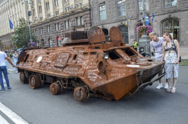 Rus işgal güçlerinin BTR-60 zırhlı personel taşıyıcısını yok etti. Ukrayna 'da Savaş