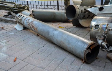 Yok edilmiş füze şapkasının motorunun bir parçası Rus işgalciler tarafından Ukrayna topraklarına ateşlendi.