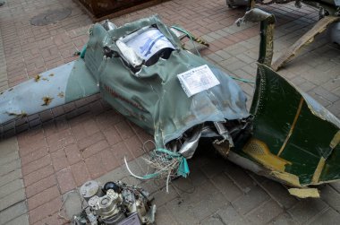 Ukrayna 'nın başkenti Kyiv' de düzenlenen sergide Rus stratejik kruz füzesi Kh-101 'in (AS-23 Kodiak) vurulmasının enkazı