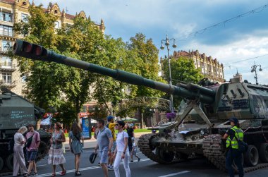 152 mm Msta-S güdümlü havan topu Ukrayna 'daki çatışmalar sırasında Ukrayna Silahlı Kuvvetleri tarafından tahrip edildi.