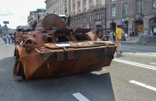 Rus işgal güçlerinin BTR-80 zırhlı personel taşıyıcısını yok etti. Ukrayna 'da Savaş
