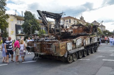 Rus ışınlayıcı erektör füze fırlatıcısı Buk 'un füzeleri taşımak, depolamak ve fırlatmak için görevlendirdiği hava füze sistemi. Yanarak yok oldu.