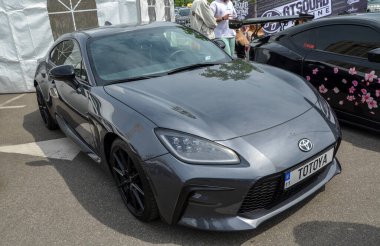 Toyota GR86, Subaru ile ortaklaşa geliştirilen kompakt bir arkadan çekişli coupe.