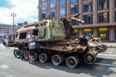 Rusça 152 mm Msta-S (M1990 Çiftliği) itilmiş obüs Haziran 2022 itibarıyla Sumy bölgesindeki çatışmalar sırasında imha edildi.