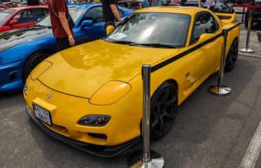 Standout yellow sports car Mazda RX-7 FD 1997 is a blend of performance, unique engine, and balanced design clipart