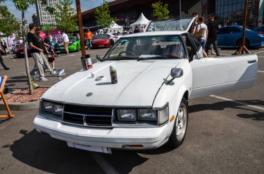 Toyota Celica XX ilk nesil (Supra), 1982 yılında dönemin diğer spor arabalarıyla rekabet etmek amacıyla tanıtıldı.