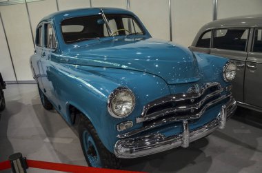 GAZ M-72 (1955-1958), tüm tekerden çekişli dünyanın ilk yolcu vagonlarından biridir. Onlarca yıl sonra, kavramsal olarak benzer arabalara geçiş adı verildi.