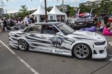 Toyota Mark II 1989 model ünlü orta boy bir sedan. Performans, güvenilirlik ve lüks karışımıyla bilinir..