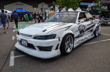 Toyota Mark II 1989 model ünlü orta boy bir sedan. Performans, güvenilirlik ve lüks karışımıyla bilinir..