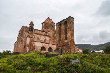 Odzun Kilisesi, Ermenistan 'ın kuzeyinde, Lori Region, Odzun köyünde, dış görünüşünü tamamen korumuş, 6. yüzyılın görkemli bir anıtı.