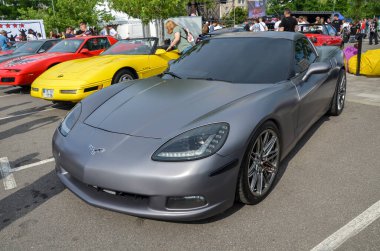Chevrolet Corvette 6. Jenerasyon Coupe (C6), General Motors tarafından üretilen yüksek performanslı spor otomobil.