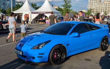 Toyota Celica GT gösterişli ve sportif bir hatchback. Performansla stili birleştiriyor. Bu model 140 beygir gücünde 1.8 litrelik 4 silindirli bir motora sahip.