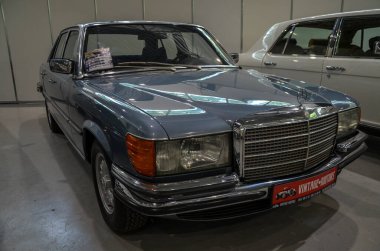 1974 Mercedes-Benz 450SE - 4.5L V8 motorlu klasik lüks sedan, 3 vitesli otomatik vites ve rafine tasarım. Performansı ve rahatlığıyla tanınan
