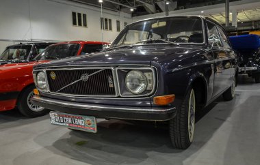 1968 Volvo 142 'nin zamansız zarafetini ve dayanıklılığını tecrübe edin, klasik İskandinav sedanı 1960' ların tasarımı ve İsveç işçiliğinin özüdür.