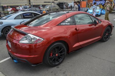 Sportif ve şık, 2010 Mitsubishi Eclipse güçlü bir V6 motoru, dinamik tutuş ve cesur bir tasarıma sahiptir.