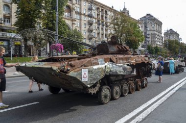 Piyade aracı BMP-2 Ukrayna güçleri tarafından ele geçirildi. Rus askeri teçhizatı sergisi sırasında Khreshchatyk caddesinde sergilendi.
