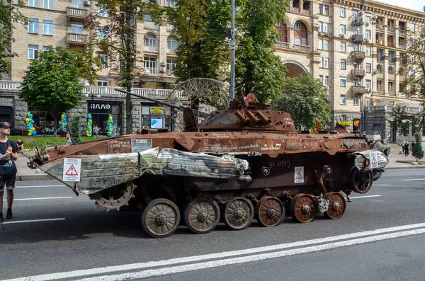 Piyade aracı BMP-2 Ukrayna güçleri tarafından ele geçirildi. Rus askeri teçhizatı sergisi sırasında Khreshchatyk caddesinde sergilendi.