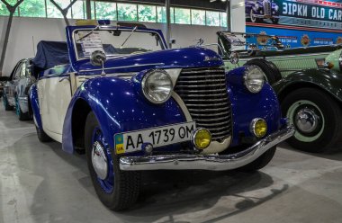 Klasik Çekoslovakya otomobili 1939 Skoda Popüler, modern tasarım kompakt boyutu ve güvenilir mühendisliği döneminin sürücüleri arasında popüler bir seçimdi.