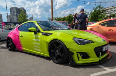 Hafif şaseli ve düşük ağırlık merkezli stil spor coupe Subaru BRZ modern sürüş heyecanı ve yenilikçi mühendisliğin özünü yakalar.