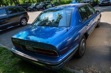 1991 Buick Park Bulvarı, Amerikan zarafetinin ve rahatlığının bir örneği ve 90 'ların başındaki lüks ve sofistike