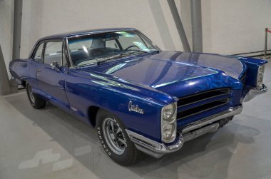 Klasik 1966 Pontiac Catalina, 1960 'lardaki Amerikan otomotiv endüstrisinin bir sembolüdür.