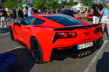 Kırmızı Chevrolet Corvette Stingray, efsanevi otomobil, genellikle 