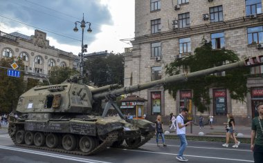 Rusça 152 mm Msta-S (M1990 Çiftliği) itilmiş obüs Haziran 2022 itibarıyla Sumy bölgesindeki çatışmalar sırasında imha edildi.