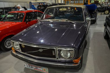 1960 ve 70 'lerde üretilen klasik bir İsveç sedanı olan Volvo 142, Volvo' nun kalite ve pratiğe olan bağlılığının bir göstergesidir.