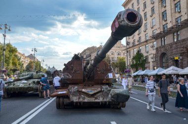 152 mm Msta-S güdümlü havan topu Ukrayna 'daki çatışmalar sırasında Ukrayna Silahlı Kuvvetleri tarafından tahrip edildi.