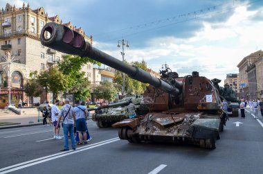152 mm Msta-S güdümlü havan topu Ukrayna 'daki çatışmalar sırasında Ukrayna Silahlı Kuvvetleri tarafından tahrip edildi.