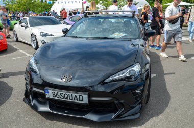 Toyota GT86 Black modern klasik spor araba Toyota 'nın heyecan verici sürücü arabaları yapma mirasından esinlenilmiştir. Gerçek spor coupe 'nin heyecanını yaşayın.