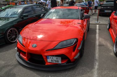 Güçlü motoru, şık tasarımı ve heyecan verici sürüş dinamikleri ile ünlü yüksek performanslı Toyota Supra. Pek çok kişi için otomotiv mükemmelliğinin ve rüya arabasının sembolü