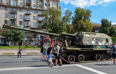 152 mm Msta-S güdümlü havan topu Ukrayna 'daki çatışmalar sırasında Ukrayna Silahlı Kuvvetleri tarafından tahrip edildi.