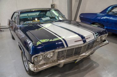 1966 Chevrolet Impala SS, Amerikan otomotiv mükemmelliğinin ruhunu somutlaştıran zamansız bir klasik. Varlığı, bu ikonik araçların küresel cazibesini vurguluyor