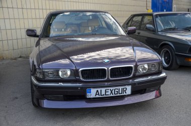BMW 7 serisinin ebedi lüks ve teknolojik icadı E38 klasik BMW zarafeti ve mühendislik mükemmelliğinin özünü yakalar.