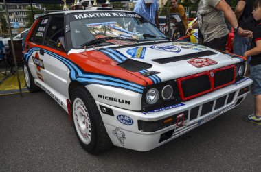 Lancia Delta HF Integrale, 1980 'lerin sonlarında ve 1990' ların başında düzenlenen Dünya Ralli Şampiyonası 'ndaki hakimiyeti ile tanınan efsanevi yüksek performanslı rali arabasıdır. 