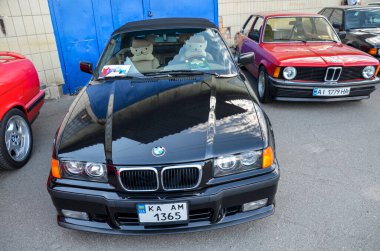 BMW E36 1997 Lassic German spor sedan Pürüzsüz tasarımla sürücü tutkusu ve Alman mühendislik mükemmeliyetinin özünü yakalıyor