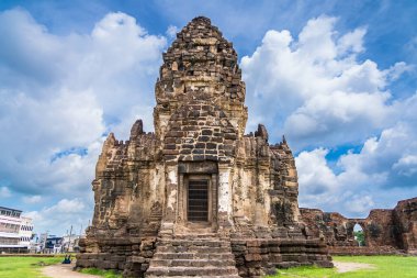 Lop Buri, Tayland - Ekim 01, 2022 Phra Prang Sam Yot Tapınağı, Centre Lopburi, Tayland