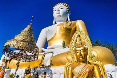 Chiang Mai, Tayland - 18 Aralık 2022 Doi Kham 'ın Chiang Mai Tayland' ın en ünlü ve en önemli tapınağı olduğu firavun.