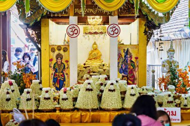 Chiang Mai, Tayland - 18 Aralık 2022 Doi Kham 'ın Chiang Mai Tayland' ın en ünlü ve en önemli tapınağı olduğu firavun.