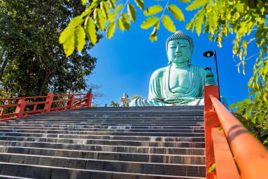 Lampang, Tayland - 19 Aralık 2022: Wat Doi Phra Chan-in Budist tapınağı Lampang Tayland 'ın bronz heykeli.