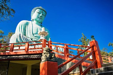 Lampang, Tayland - 19 Aralık 2022: Wat Doi Phra Chan-in Budist tapınağı Lampang Tayland 'ın bronz heykeli.