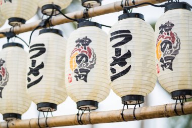 CHONBURI, THAILAND - 15 Ekim 2023: beyaz Japon kağıt fenerleri CHONBURI, THAILAND.