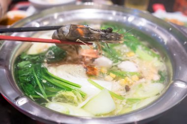 Lokantalar sebze ve köfte dolu bir tencerenin tadını çıkarıyor.