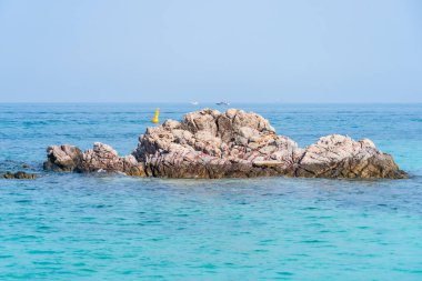 Bilgilendirici işaretler plajların doğal olarak korunmasını sağlar..