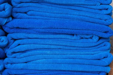 Bu yumuşak ve yumuşak mavi havlularla günlük rahatlığı tecrübe edin..