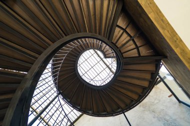 Chonburi, Tayland - 26 Mayıs 2024: Chonburi, Tayland 'daki Spiral Merdiven.