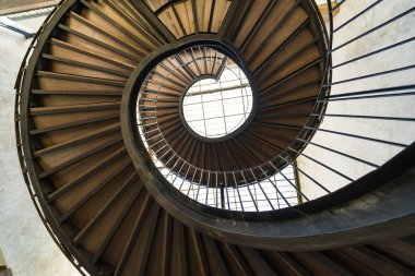 Chonburi, Tayland - 26 Mayıs 2024: Chonburi, Tayland 'daki Spiral Merdiven.