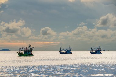 Chonburi, Tayland - 26 Mayıs 2024: Chonburi, Tayland 'da sakin bir akşam manzarası