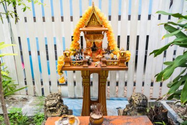 Samut Prakan, Tayland - 12 Haziran 2024: Samut Prakan, Tayland 'da Ruh İbadeti Geleneği.